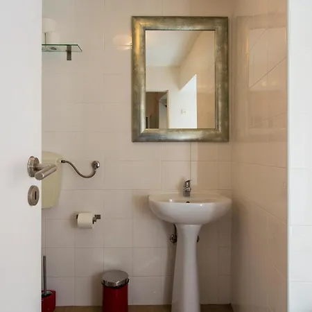 Cosy. 3 Guests Лиссабон