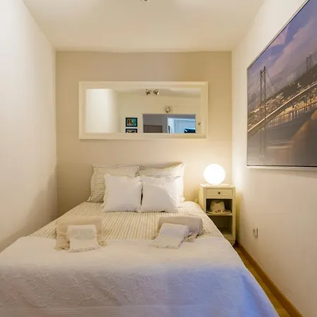 Cosy. 3 Guests Apartment Lisbon